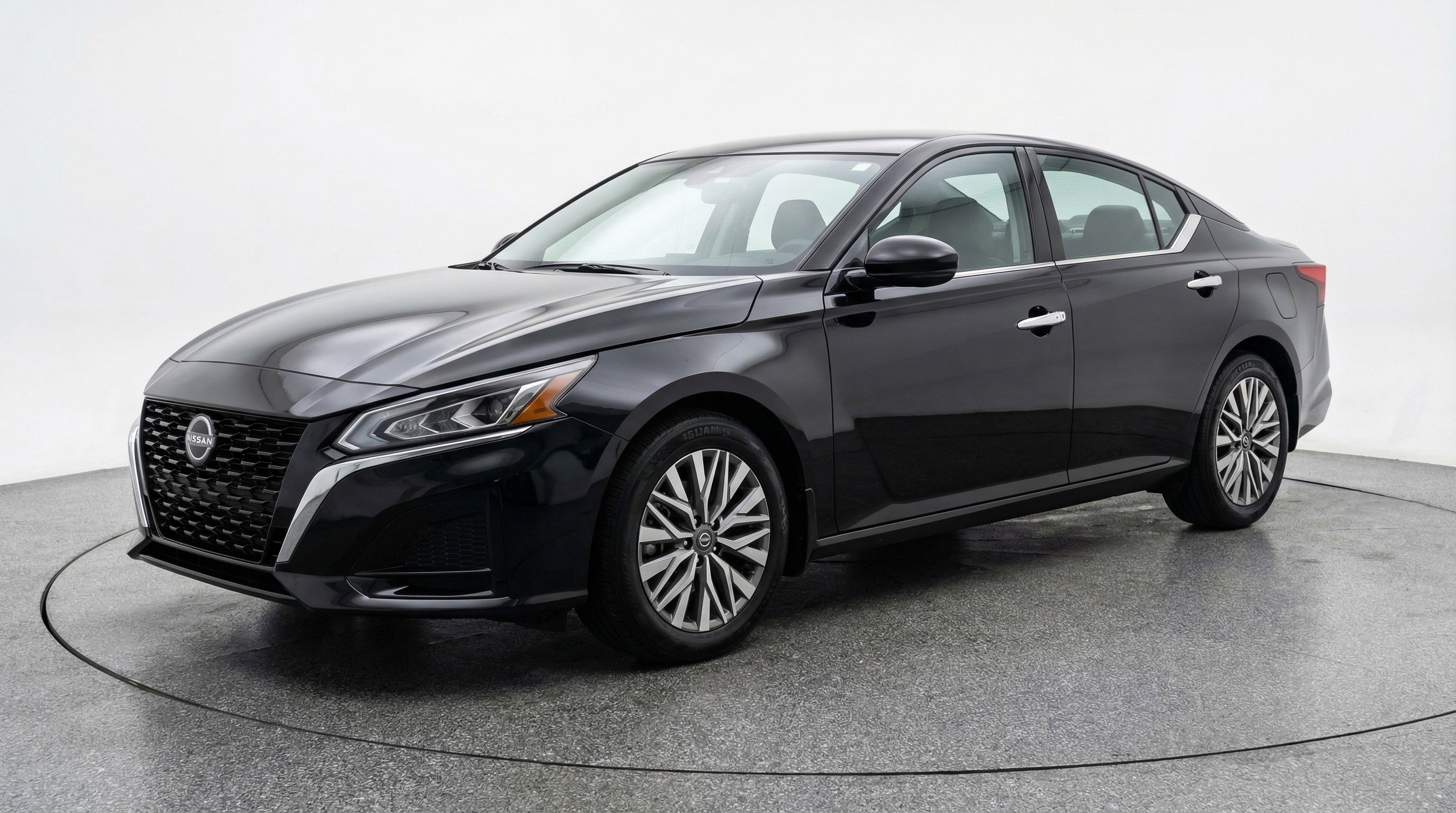 Used 2025 Nissan Altima 2.5 SV image 3