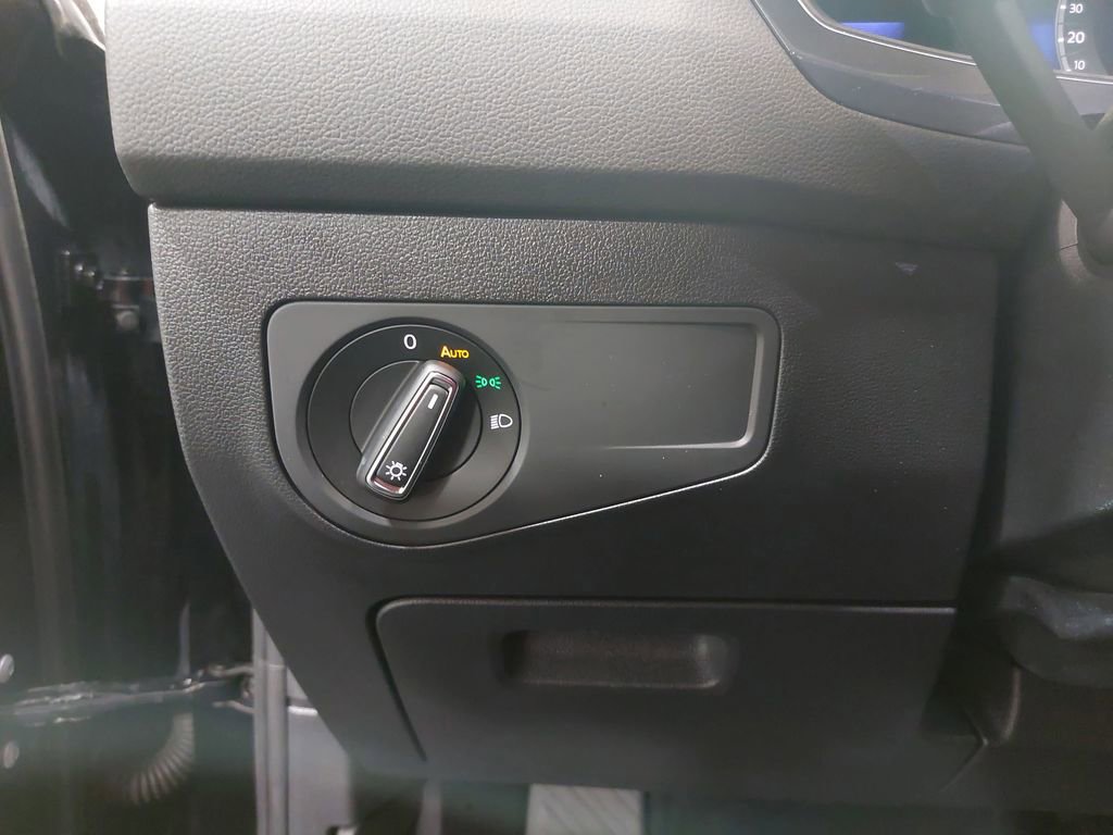 Used 2023 Volkswagen Tiguan SE image 25