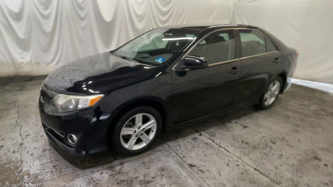 Used 2014 Toyota Camry SE FWD image 4