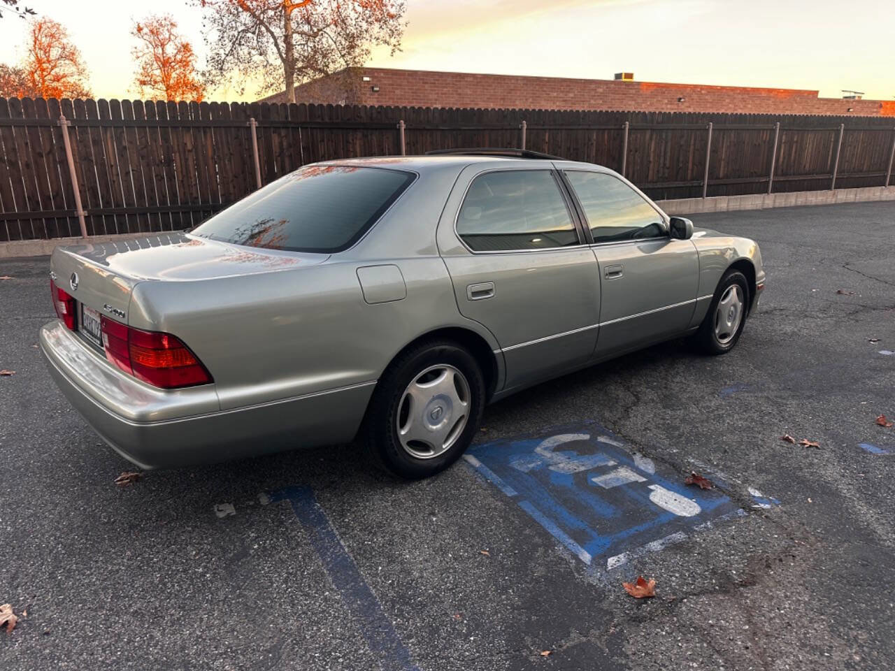 Used 1998 Lexus LS 400 image 4