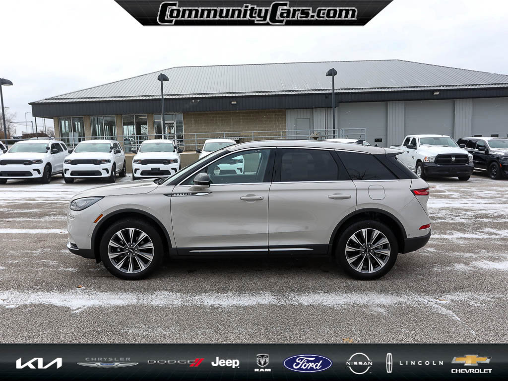 Certified 2022 Lincoln Corsair Reserve w/ Equipment Group 201A image 3