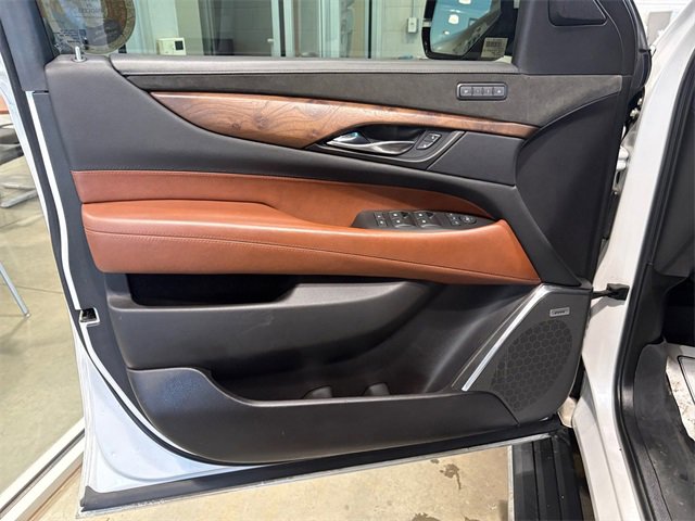 Used 2019 Cadillac Escalade Premium Luxury image 17