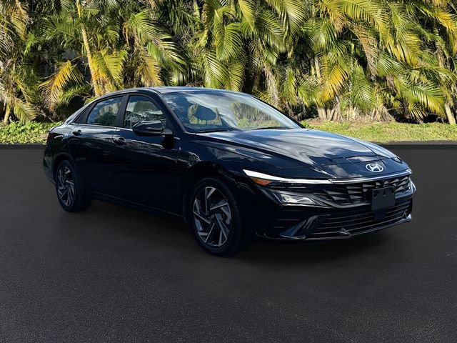Used 2024 Hyundai Elantra Limited FWD image 2