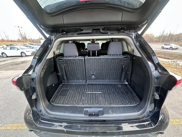 Used 2023 Toyota Highlander LE image 10