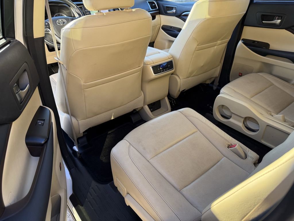 Used 2014 Toyota Highlander Limited image 33