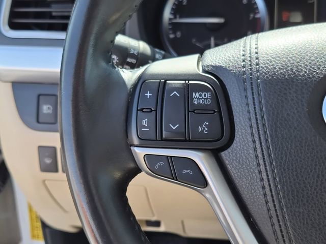 Used 2017 Toyota Highlander Limited image 28