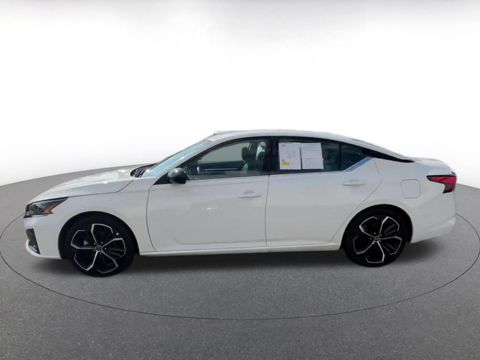 Used 2025 Nissan Altima 2.5 SR FWD image 8