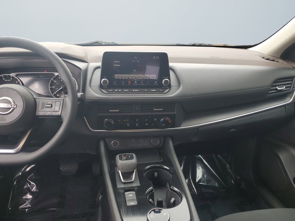 Used 2023 Nissan Rogue S image 11