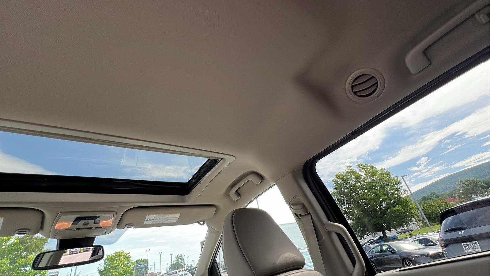 Used 2020 Toyota Sienna XLE w/ XLE Navigation Package FWD image 19