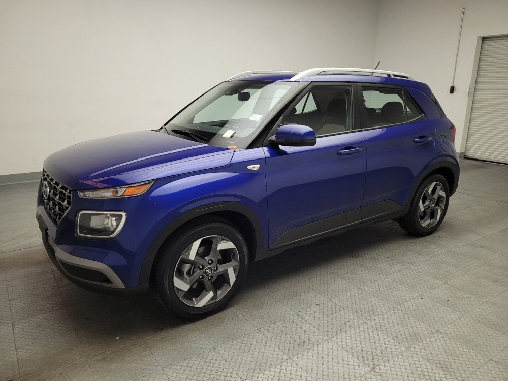 Used 2025 Hyundai Venue SEL image 2