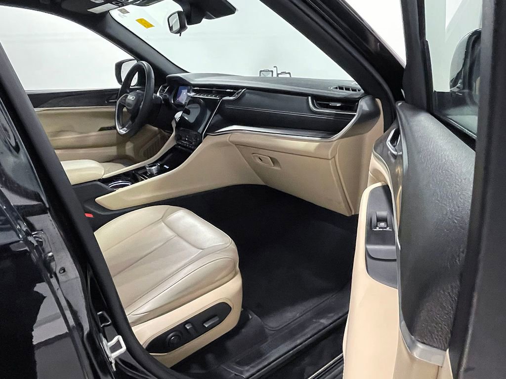 Used 2023 Jeep Grand Cherokee Limited AWD/4WD image 25