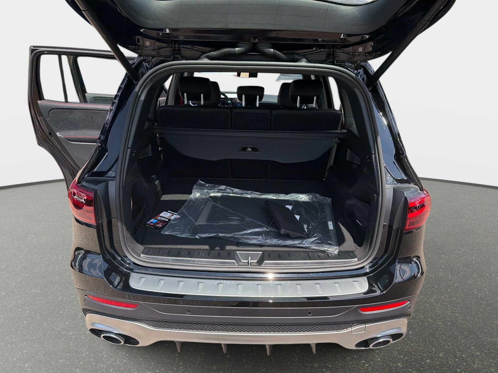 New 2026 Mercedes-Benz GLB 35 AMG 4MATIC image 11