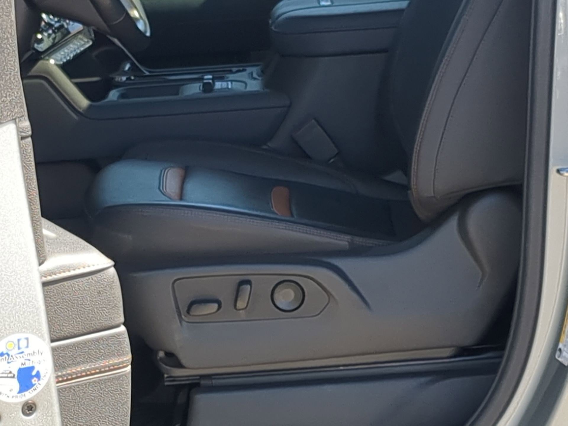 Used 2025 GMC Sierra 2500 AT4 w/ AT4 Premium Plus Package image 13