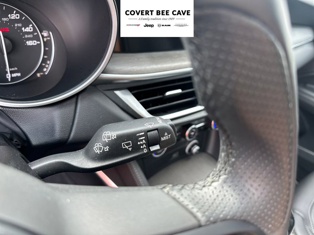 Used 2023 Alfa Romeo Stelvio Ti image 32