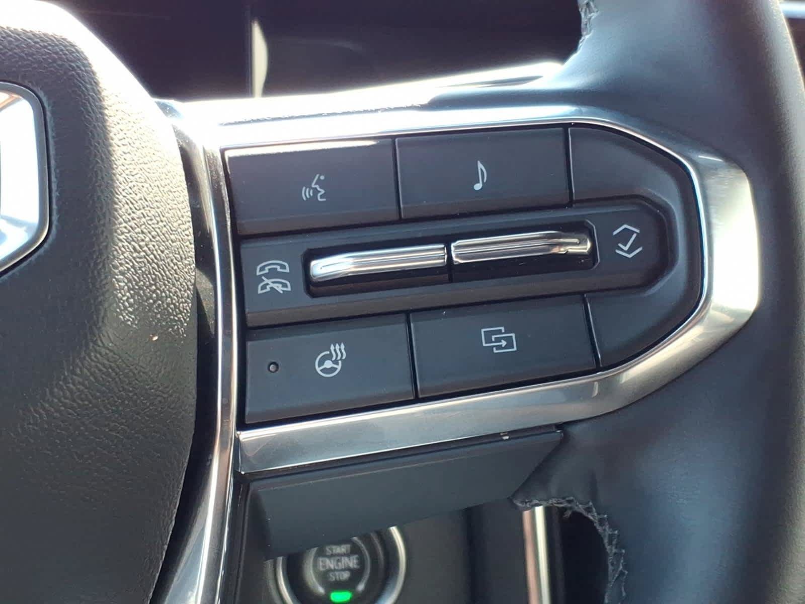 Certified 2025 GMC Acadia Elevation w/ Elevation Premium Package FWD image 18