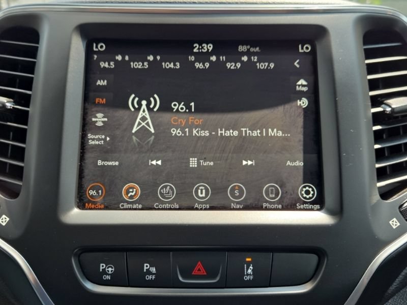 Used 2023 Jeep Cherokee Altitude Lux AWD/4WD image 34
