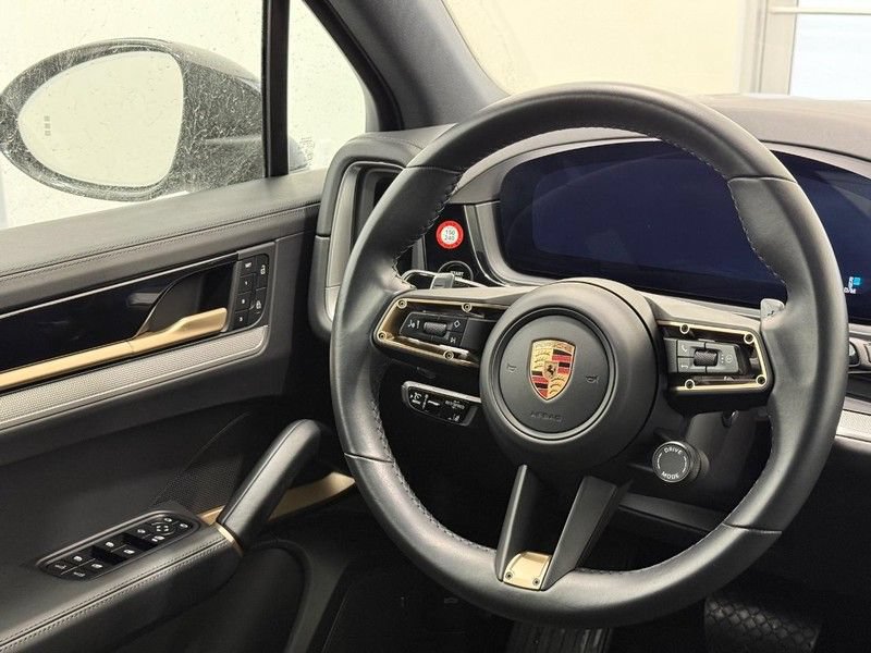 Certified 2025 Porsche Cayenne AWD/4WD image 16