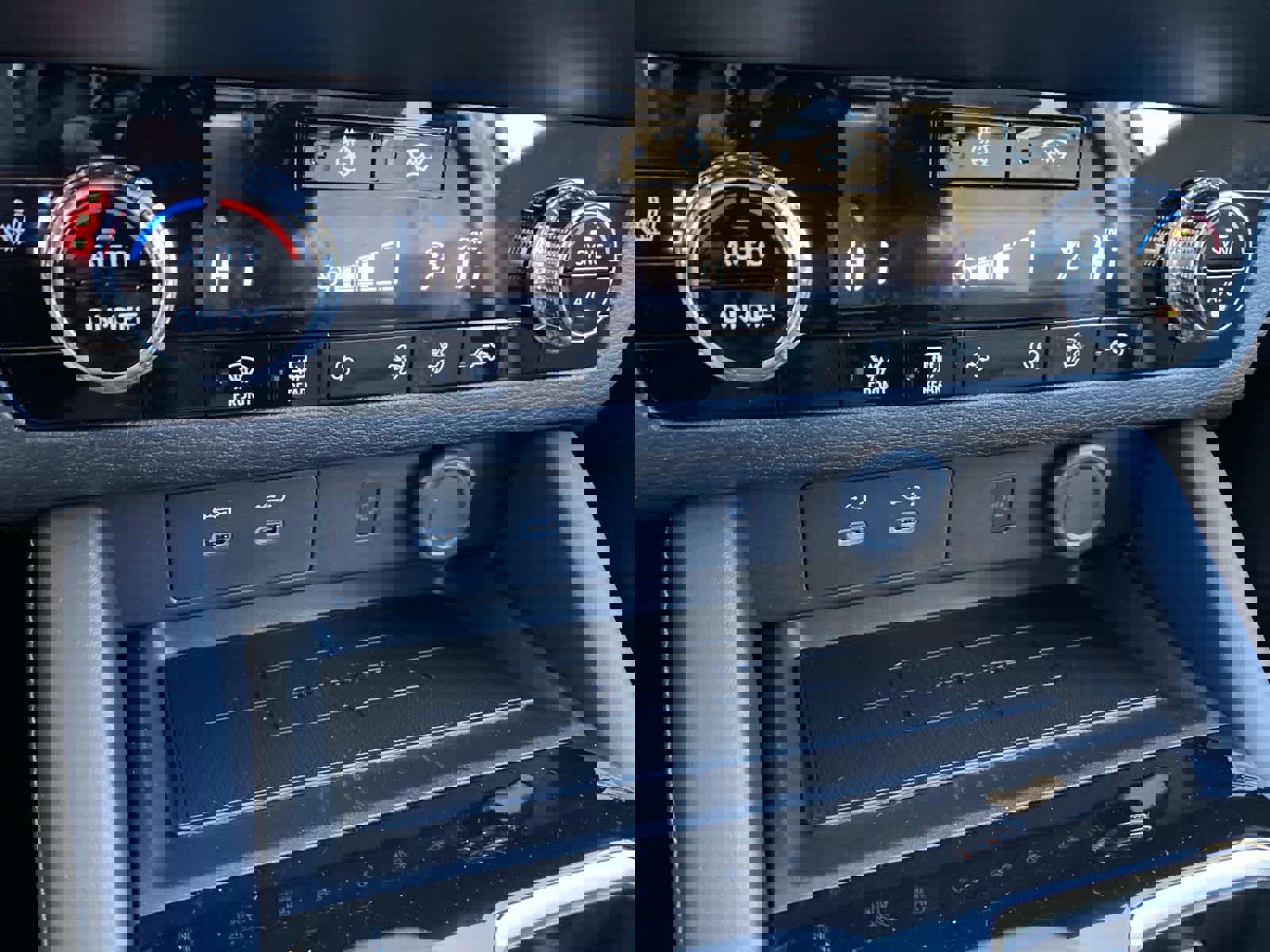 New 2026 Mitsubishi Outlander SE image 12