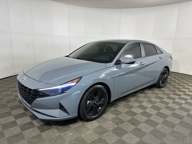 Used 2022 Hyundai Elantra SEL w/ Preferred Accessory Package FWD image 7