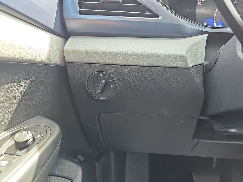 Used 2022 Volkswagen Taos SE w/ Panoramic Sunroof Package image 29