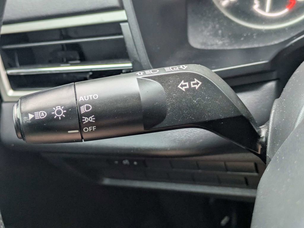 Used 2024 Mitsubishi Outlander ES FWD image 26