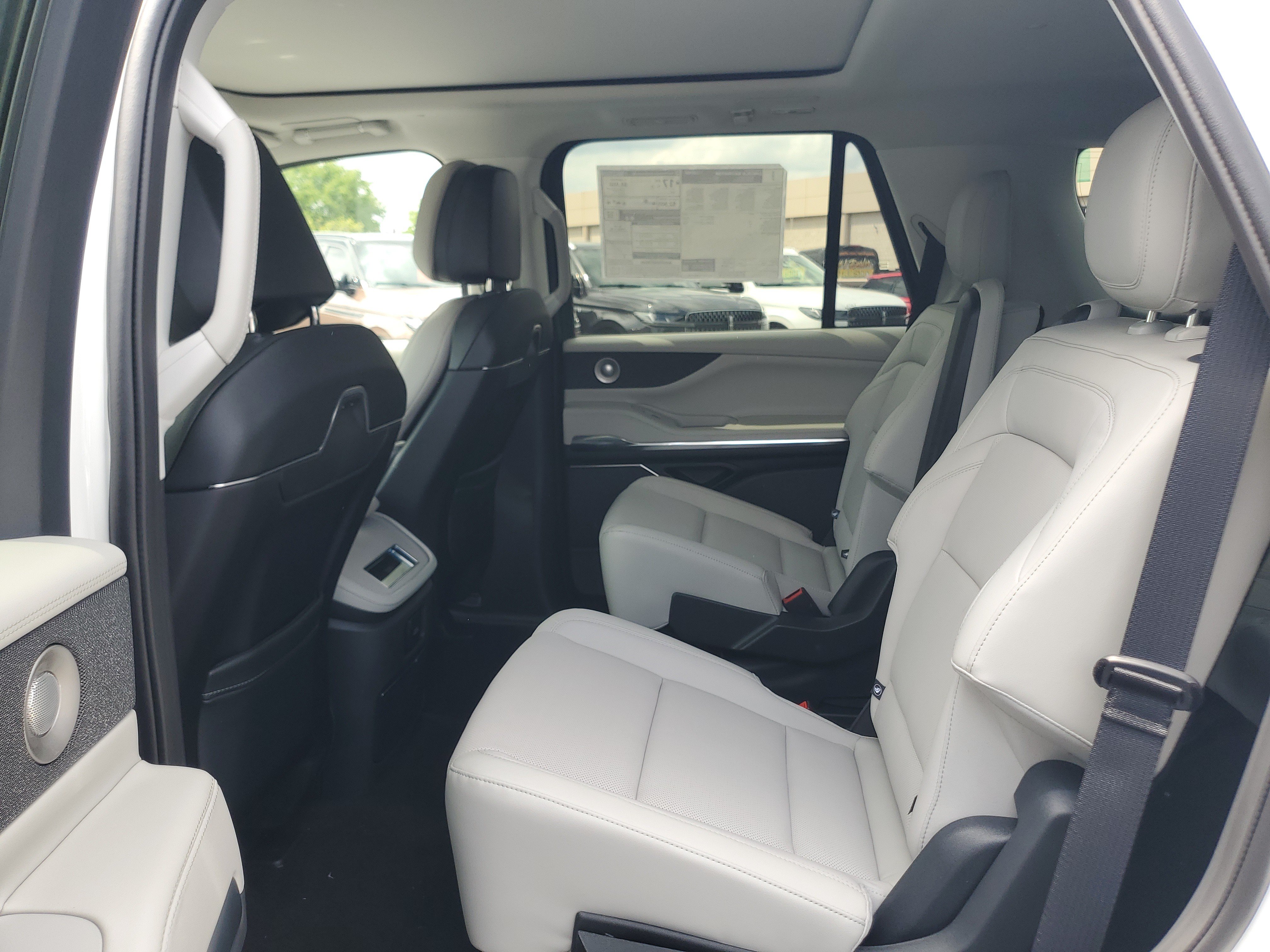 New 2026 Lincoln Navigator Reserve w/ Jet Appearance Package AWD/4WD image 27