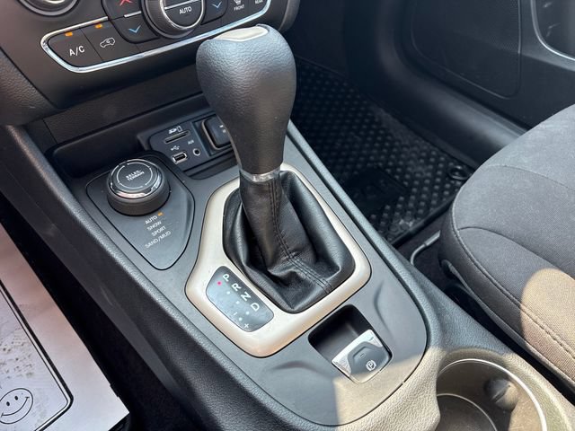 Used 2016 Jeep Cherokee 75th Anniversary AWD/4WD image 20