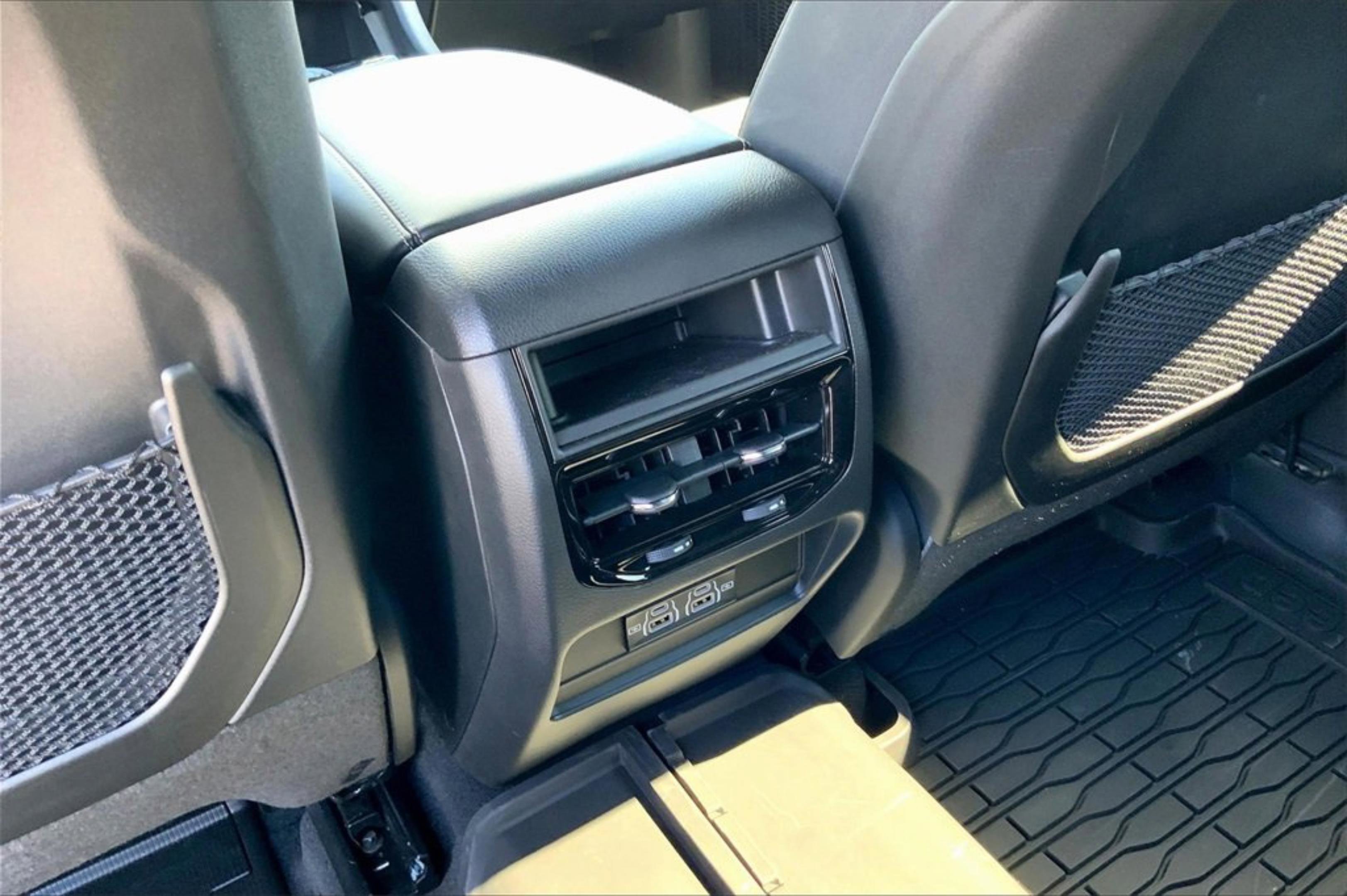 Used 2025 Jeep Grand Cherokee Laredo X image 36