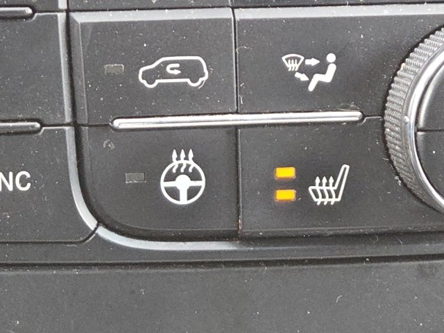 Used 2015 Chrysler Town & Country Touring w/ Driver Convenience Group image 6