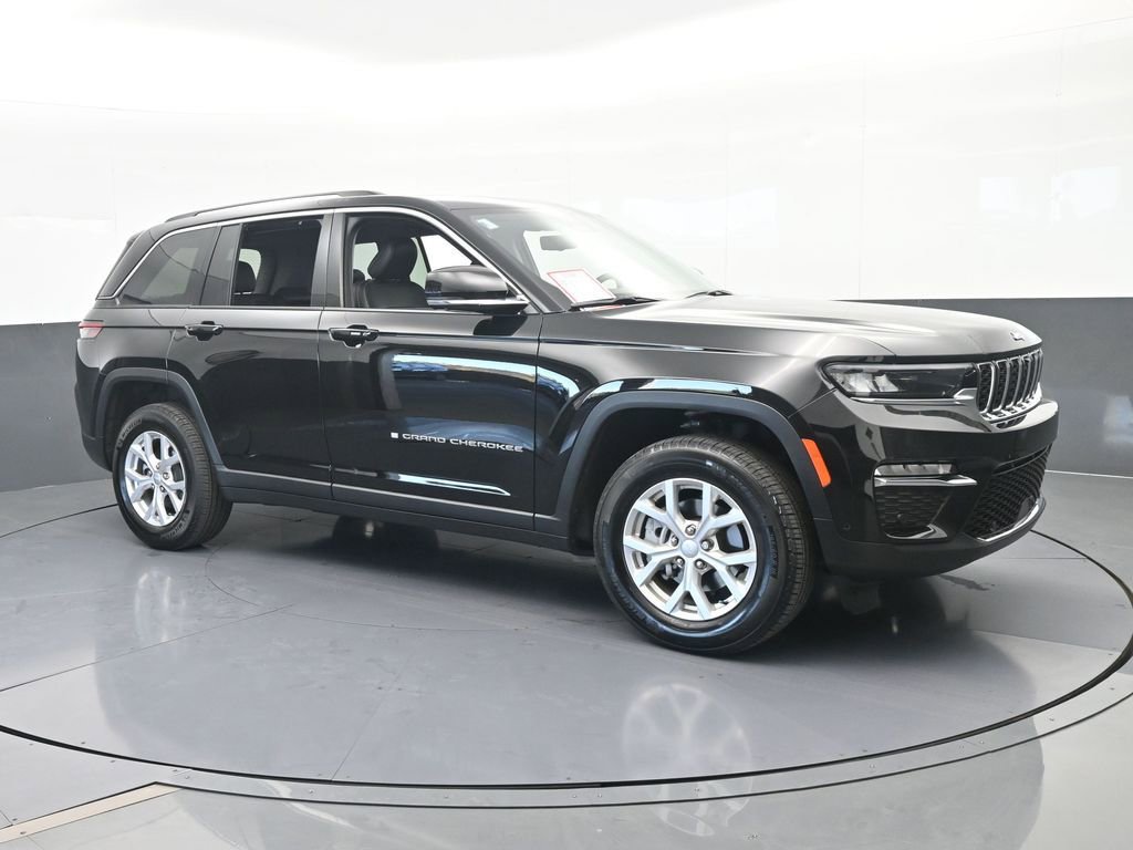 Used 2024 Jeep Grand Cherokee Limited w/ Luxury Tech Group II image 8