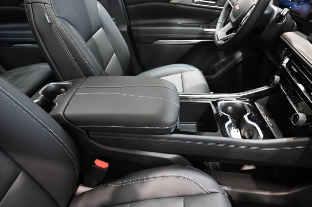 New 2027 Chevrolet Traverse LT w/ LPO, Floor Liner Package FWD image 20