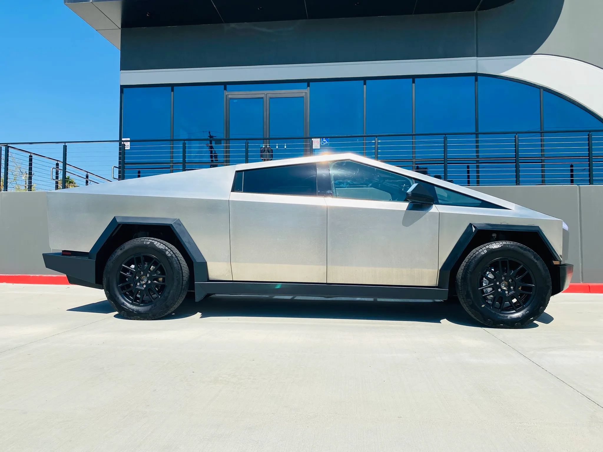Used 2024 Tesla Cybertruck AWD Crew Cab image 13