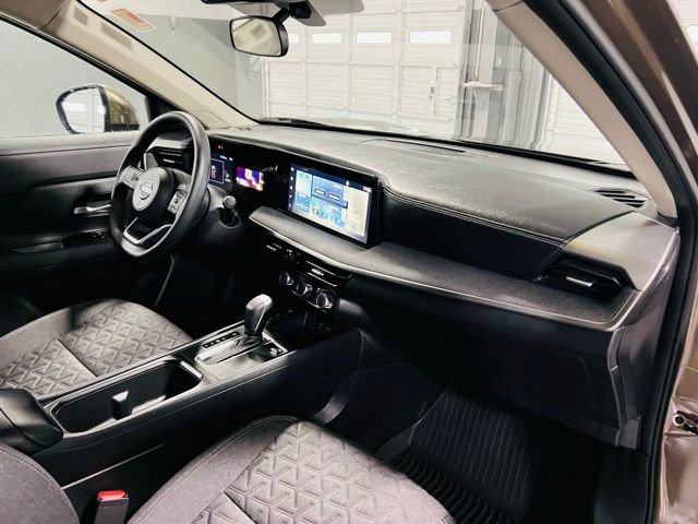 Used 2025 Nissan Kicks SV FWD image 32