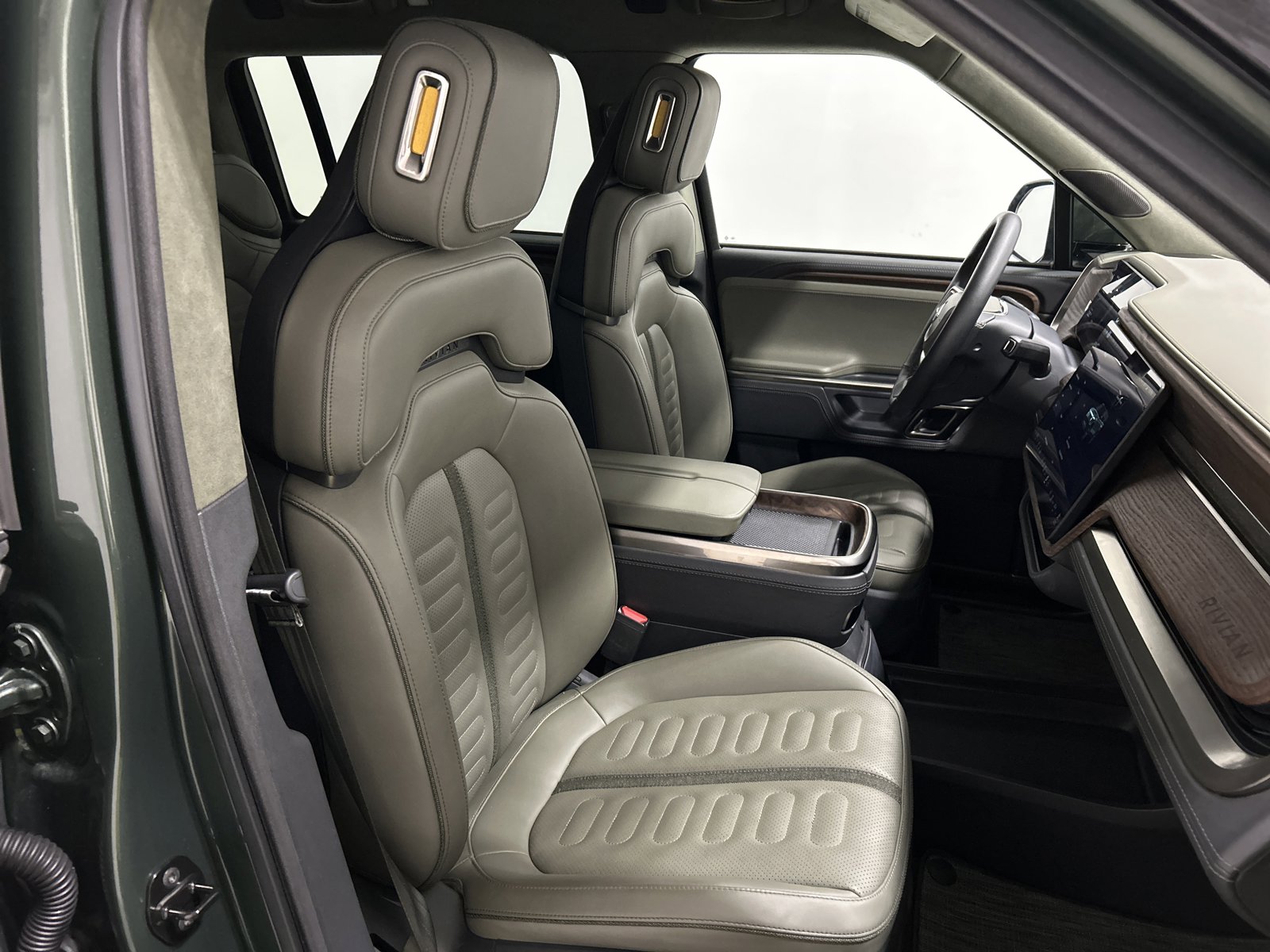 Used 2023 Rivian R1S Adventure image 24