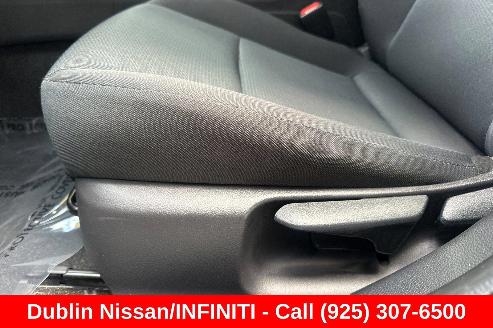 Used 2025 Toyota Prius LE FWD image 14