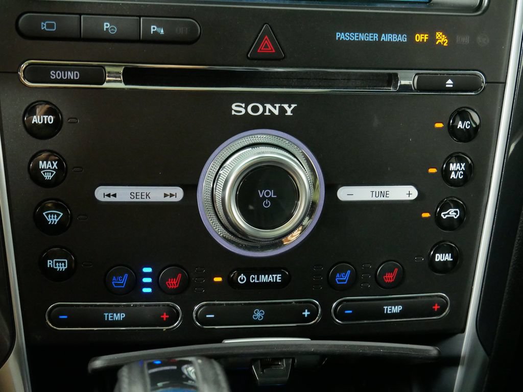Used 2017 Ford Explorer Limited w/ Equipment Group 301A AWD/4WD image 29