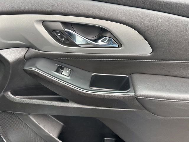 Used 2023 Chevrolet Traverse LT image 43
