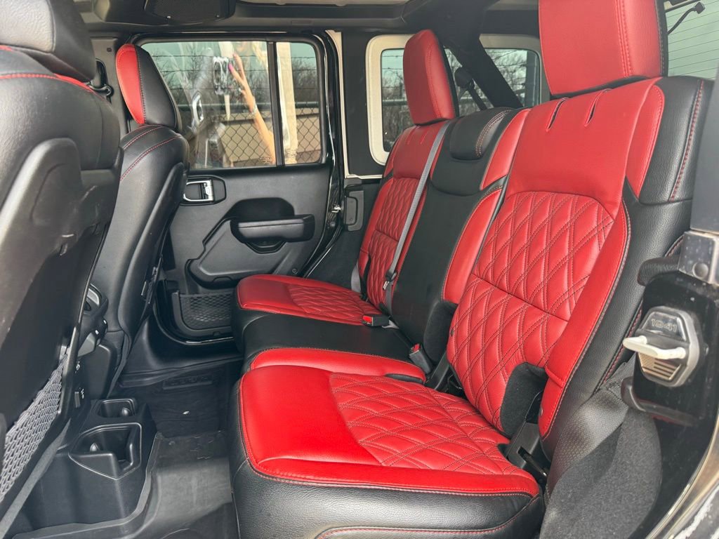 Used 2024 Jeep Wrangler Rubicon w/ Technology Group image 24