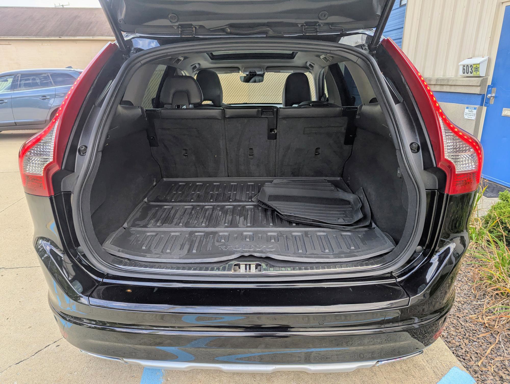 Used 2017 Volvo XC60 T5 Inscription w/ Preferred Option Package image 8