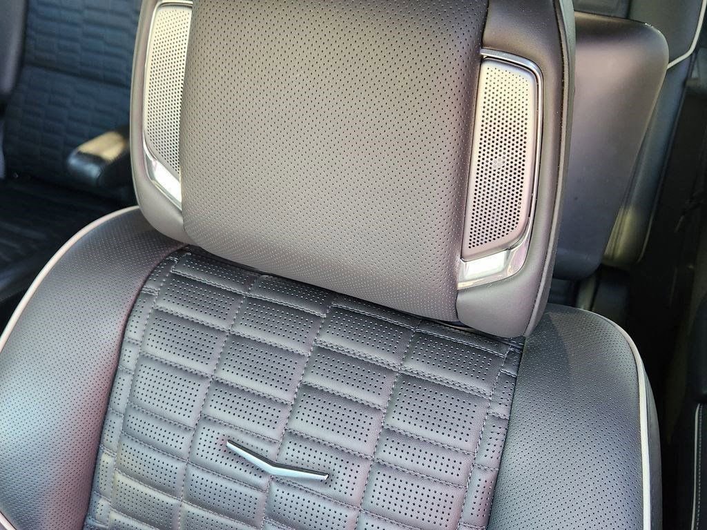 Used 2023 Cadillac Escalade V w/ LPO, ONYX Package image 5