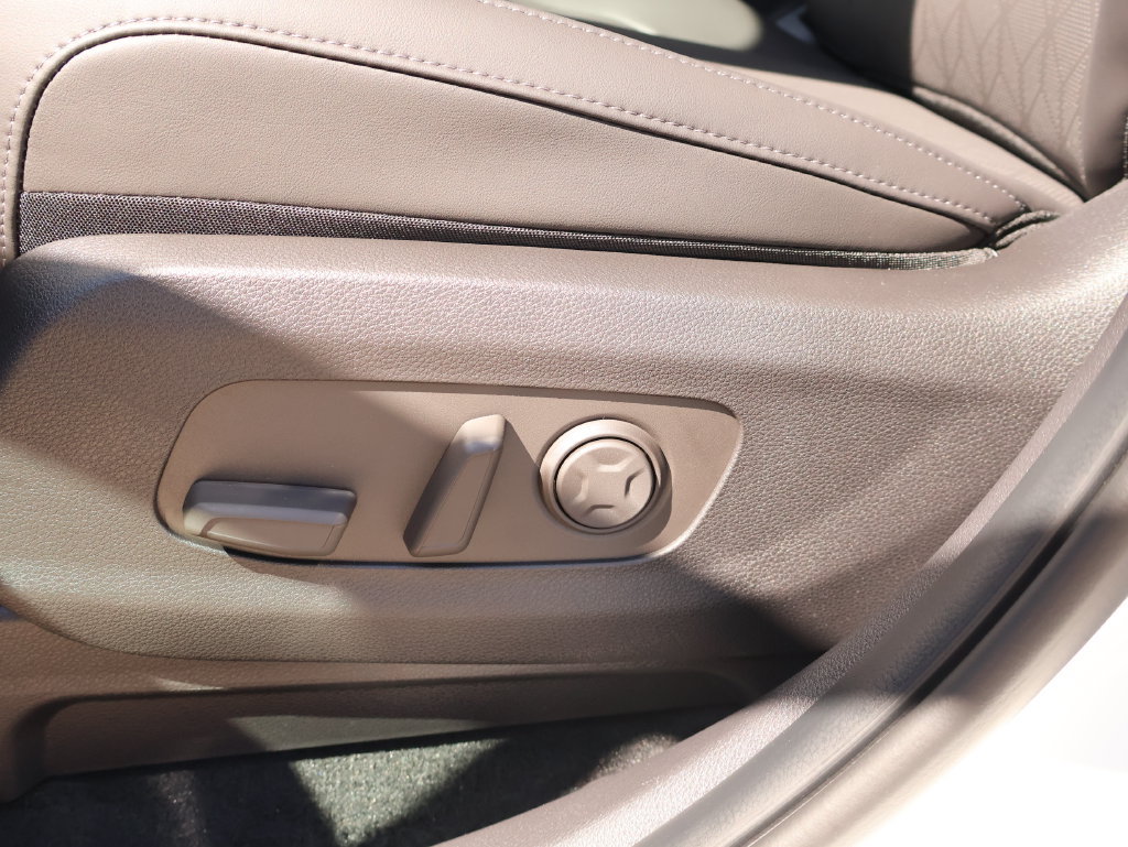 New 2027 Kia Carnival SX w/ Dark Edition Package FWD image 27