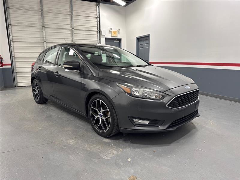 Used 2017 Ford Focus SEL FWD image 2