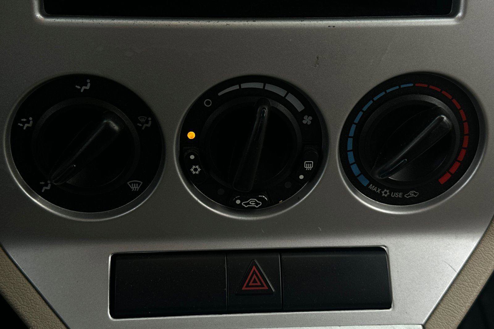 Used 2009 Dodge Caliber SXT image 20