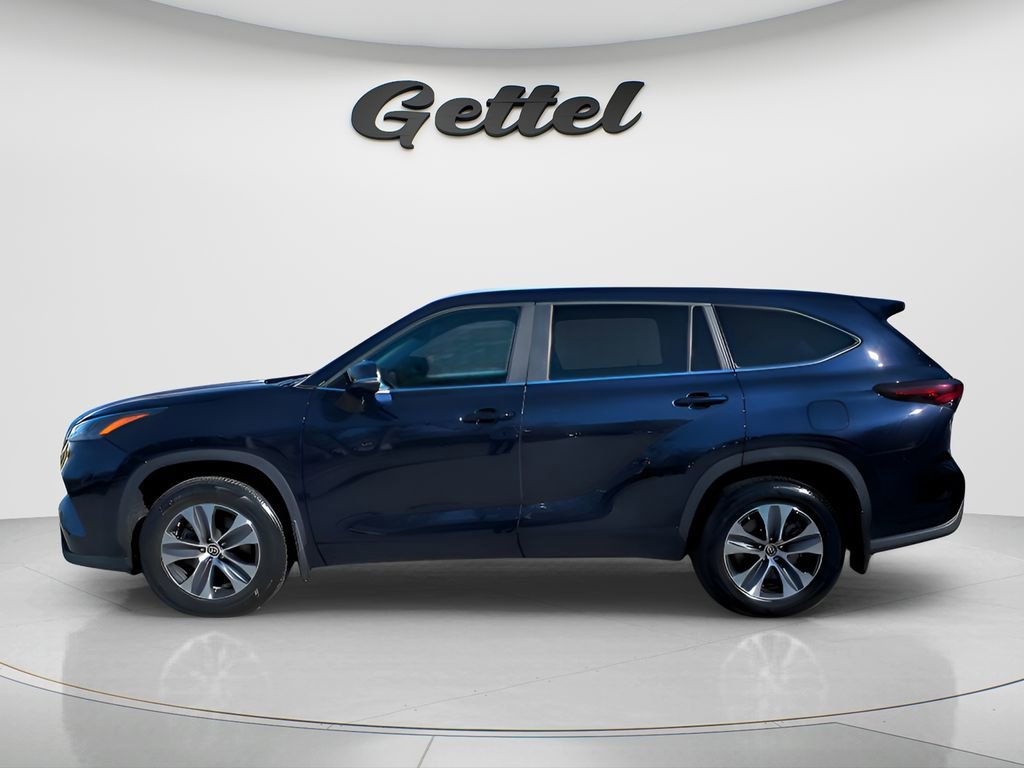 Certified 2024 Toyota Highlander XLE image 8