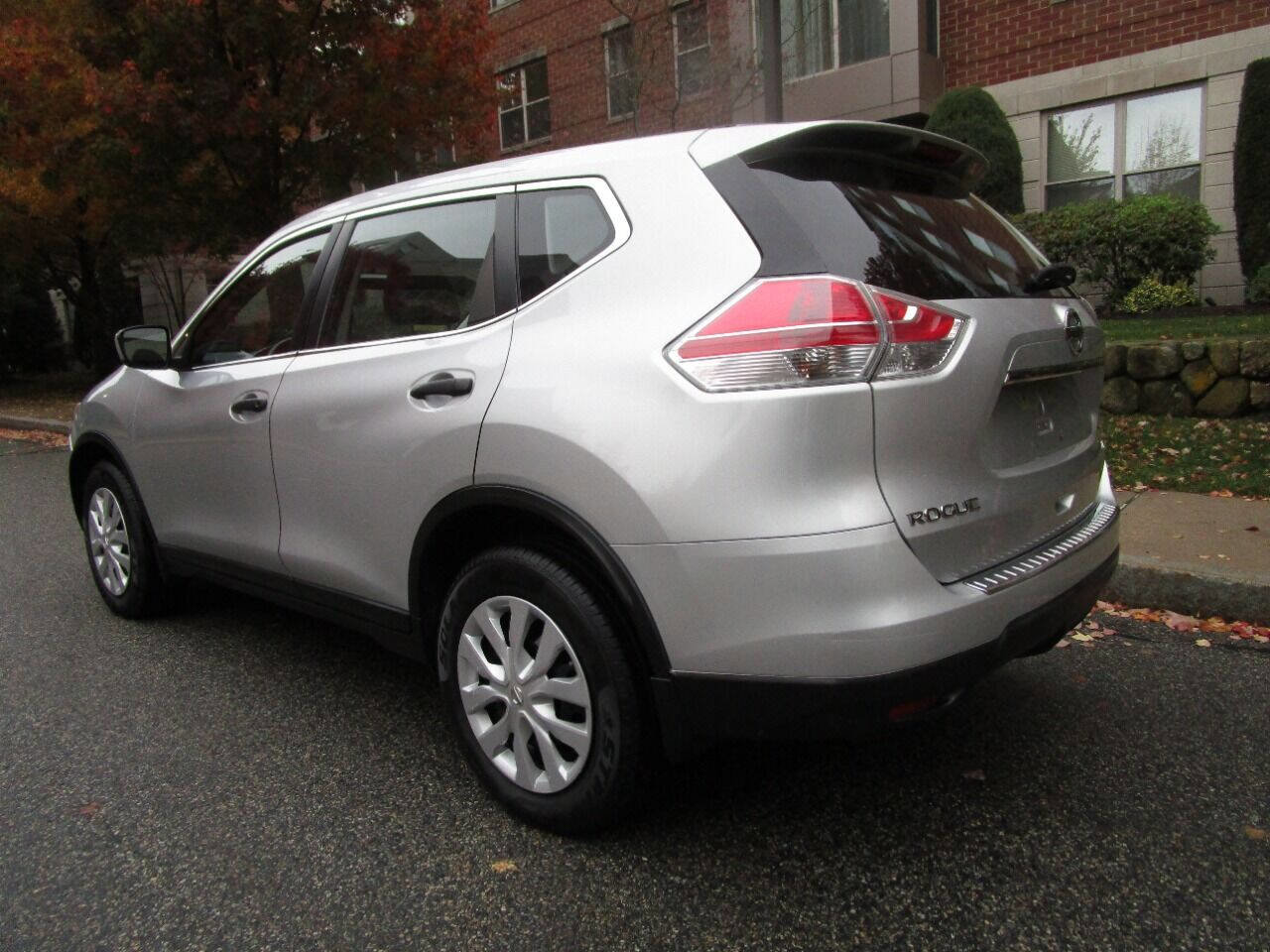 Used 2016 Nissan Rogue S image 6