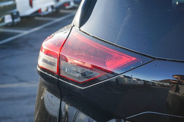 Used 2025 Nissan Rogue S image 9