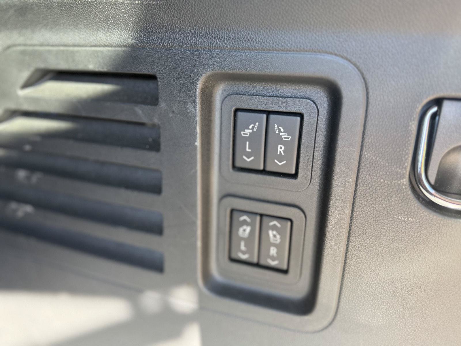 Used 2025 Chevrolet Traverse RS w/ LPO, Floor Liner Package FWD image 25