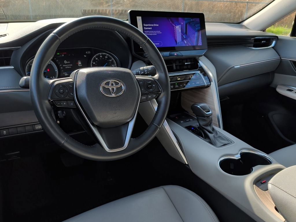 Certified 2023 Toyota Venza XLE AWD/4WD image 14
