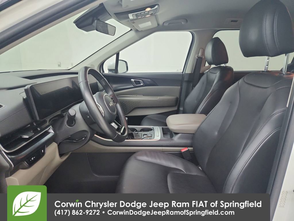Used 2025 Kia Carnival FWD image 18