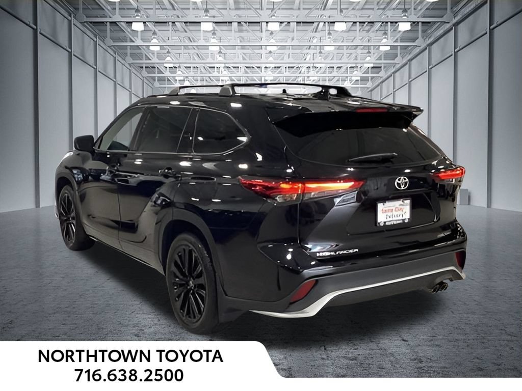Used 2023 Toyota Highlander XSE AWD/4WD image 3